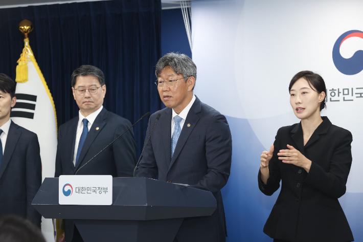 김이탁 국토부 1차관이 제1차 주택공급 정례브리핑에서 정부의 주택공급 정책을 설명하고 있다. 국토교통부 제공