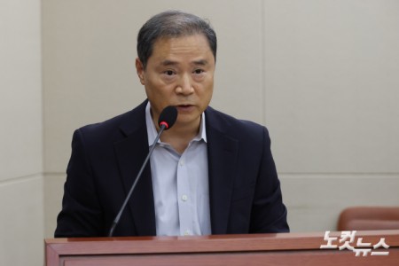 16일 서울 여의도 국회에서 열린 과학기술정보방송통신위원회의 한국방송공사 등에 대한 국정감사에서 최철호 시청자미디어재단 이사장이 기관보고를 하고 있다.
