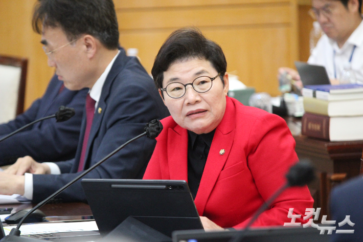 16일 한국은행 대구경북본부에서 열린 재정경제위원회 국정감사에 참석한 임이자 국민의힘 의원이 질의하고 있다. 곽재화 기자