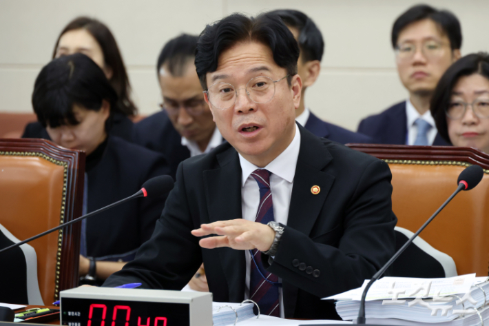 김영훈 고용노동부 장관. 윤창원 기자