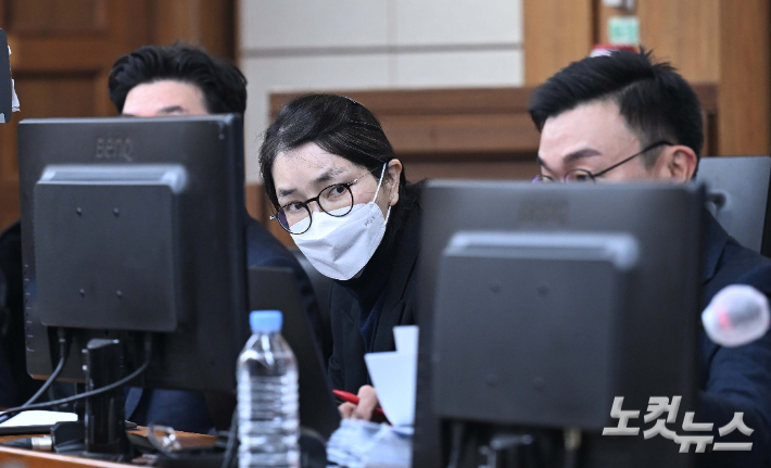 법정 출석한 김건희 씨. 사진공동취재단