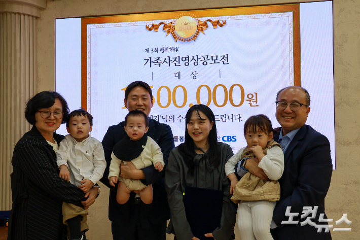 대상을 수상한 인예지씨 가족. 윤재영 에디터