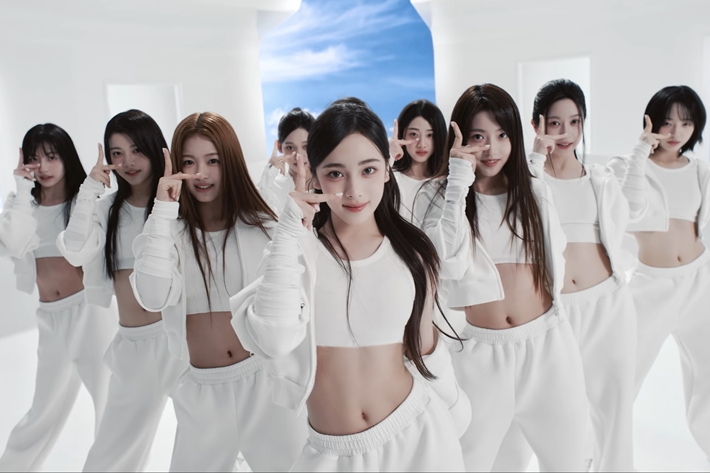 A2O 라이트의 데뷔곡 '니온' 뮤직비디오 캡처