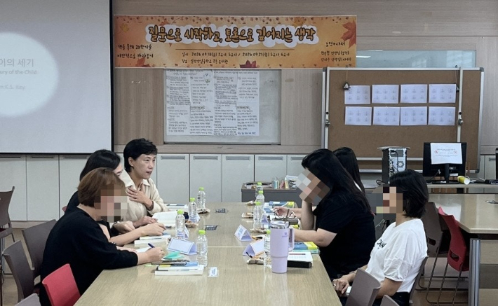 김민영 대표는 올해 초부터 고양 일산양일중학교에서 학부모를 대상으로 독서토론을 진행하고 있다. 김민영 대표 제공