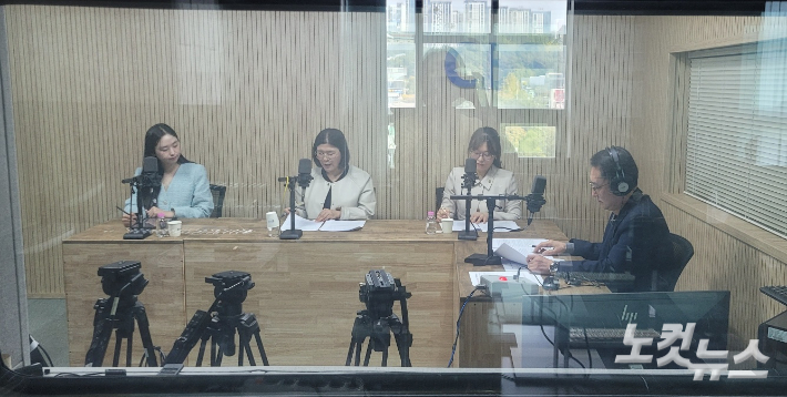 왼쪽부터 유다정 리포터, 노미란 장학사, 권민영 장학사, 김종현 앵커. 이은영 PD