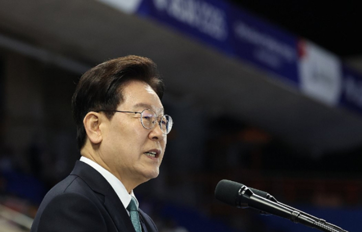 이재명 대통령이 16일 제주월드컵경기장에서 열린 제107회 전국체육대회 개회식에서 기념사를 하고 있다. 연합뉴스