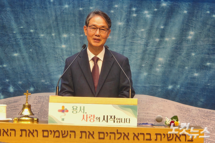 충청노회장 신조우 목사가 말씀을 전하고 있다. 충북CBS