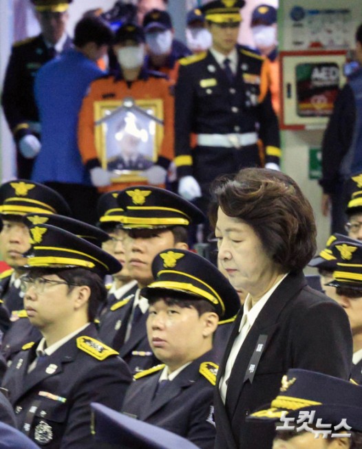 고 김진석 소방위 영결식 참석한 추미애 경기도지사