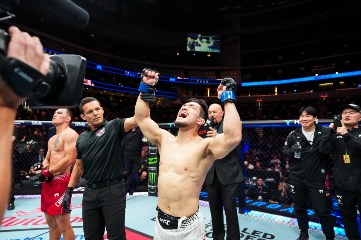 승리 후 환호하는 유수영. UFC 제공