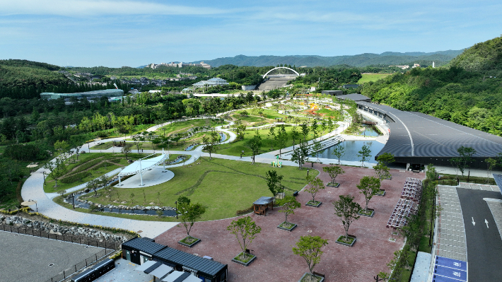 경주시는 동국대학교 WISE캠퍼스 수시 수험생과 동반 가족에게 관광시설 할인 혜택을 지원한다. 사진은 동궁원 제공. 경주시 제공