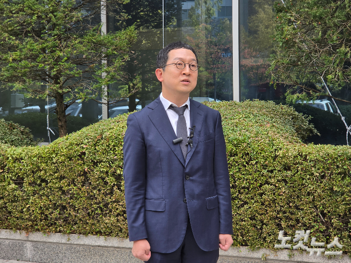 피해자 측 법률 대리인인 정민영 변호사가 선고 뒤 소회를 밝히고 있다. 박우경 기자