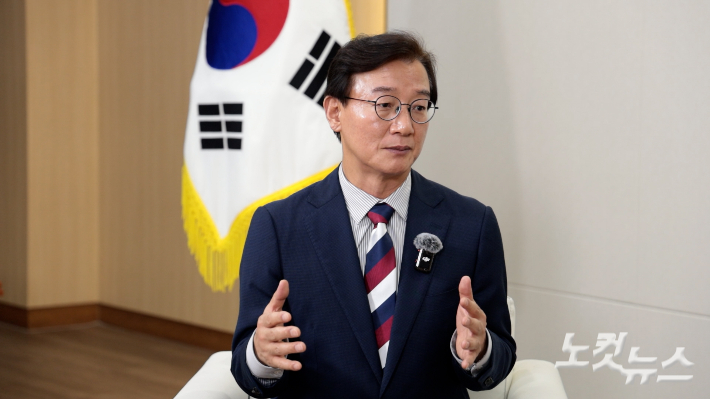 전재수 부산시장 취임 100일 인터뷰. 윤재영 에디터
