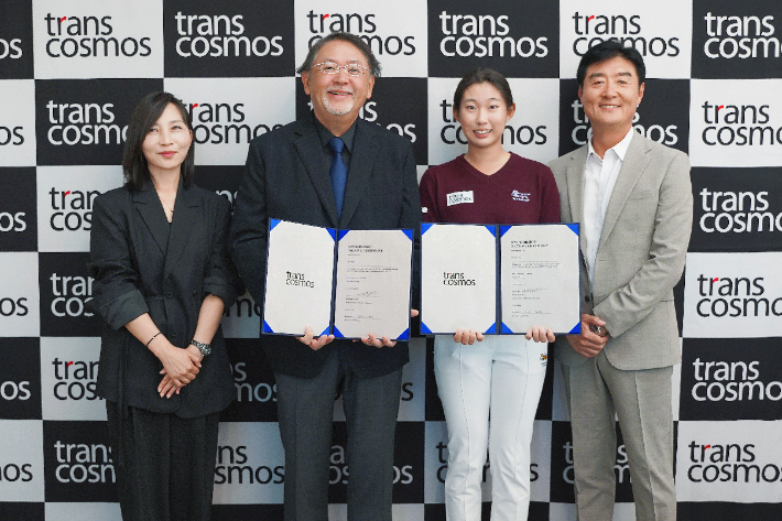 트랜스코스모스와 후원 계약한 김서아(오른쪽 두 번째). 세마스포츠마케팅 제공