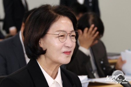 미소짓는 추미애 경기도지사