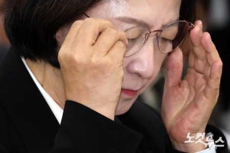 안경 쓰는 추미애 경기도지사