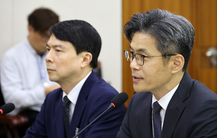 박철우 서울중앙지방공소청장이 19일 국회 법제사법위원회에서 열린 서울광역공소청(옛 서울고검) 등에 대한 국정감사에서 의원 질의에 답하고 있다. 연합뉴스