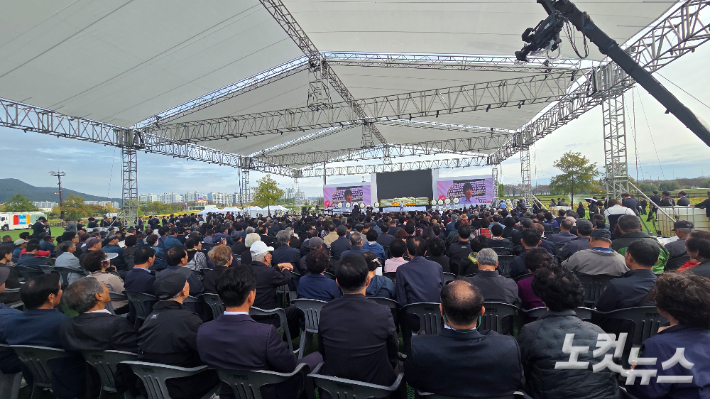19일 오전 순천 오천그린광장에서 제78주기 여수·순천 10·19사건 합동추념식이 열리고 있다. 박사라 기자 