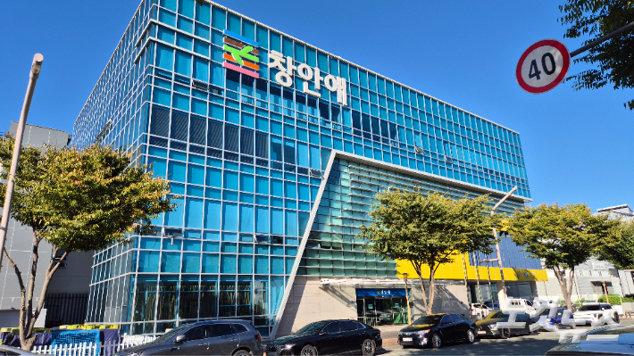 옛 한국패션산업연구원 건물로 지역 기업에 매각됨. 곽재화 기자 