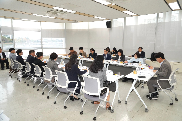 전남광주통합특별시의회 기본사회상설특별위원회는 19일 특별시의회 전남청사에서 '농어촌 기본소득 현안 간담회'를 개최했다. 전남광주통합특별시의회 제공