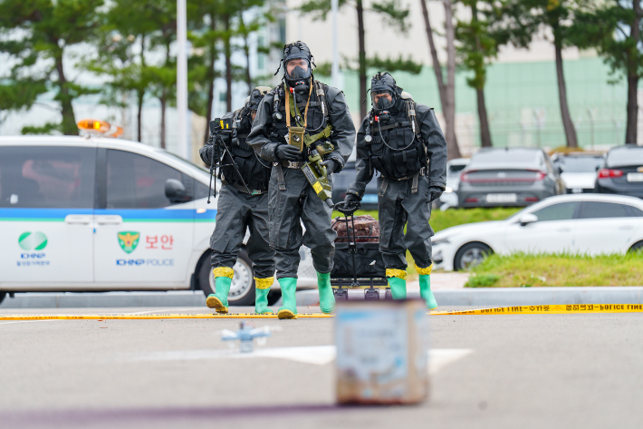 월성원자력본부가 원전 내부 드론 침투와 폭발·화재 등 복합 위협 상황을 가정한 합동훈련을 실시하고 있다. 월성본부 제공