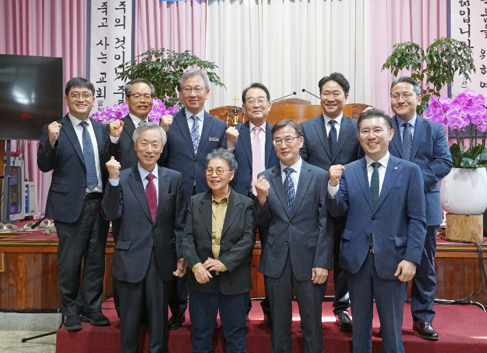 이자익목사기념사업회(이사장 문성모 목사)가 최근 전북 김제 금산교회에서 제10회 이자익목회자상 시상식을 가졌다. 이자익목사기념사업회 제공