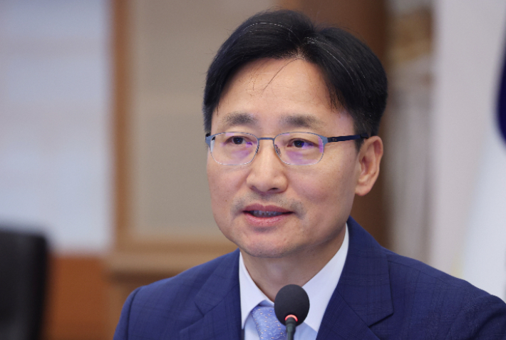 임광현 신임 비서실장이 15일 청와대에서 이재명 대통령 주재로 열린 수석보좌관회의에서 인사말을 하고 있다. 연합뉴스