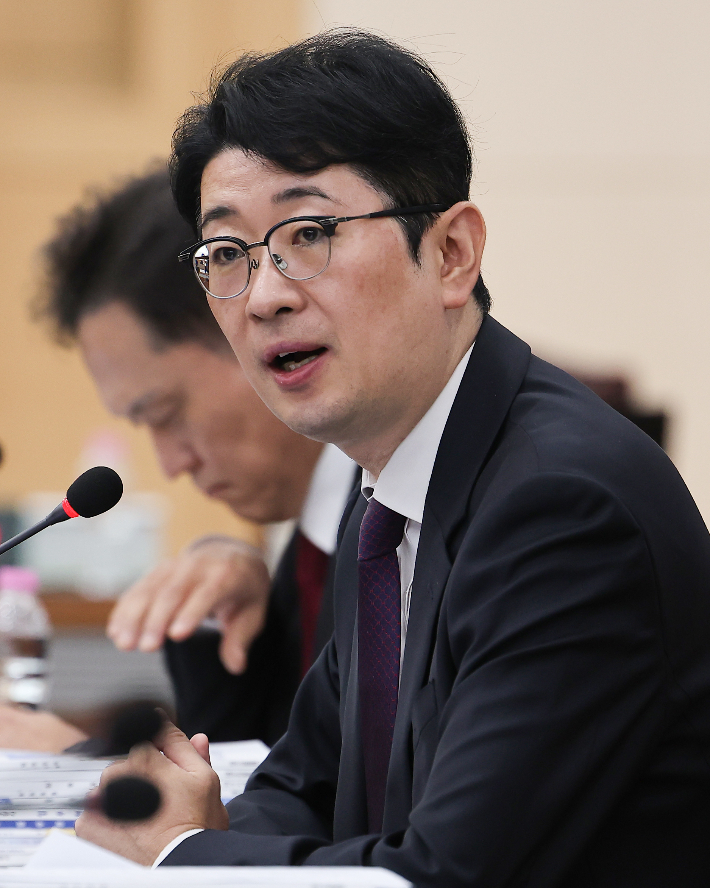 국민의힘 주진우 의원이 20일 대구고법에서 열린 국회 법제사법위원회의 대구고등·지방·가정·회생법원, 부산고등·지방·가정·회생법원, 울산지방·가정법원, 창원지법에 대한 국정감사에서 질의하고 있다. 연합뉴스