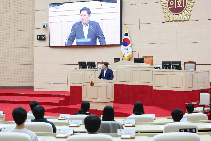 김정희 의원 발언을 초등학생들이 경청하고 있다. 통합특별시의회 제공