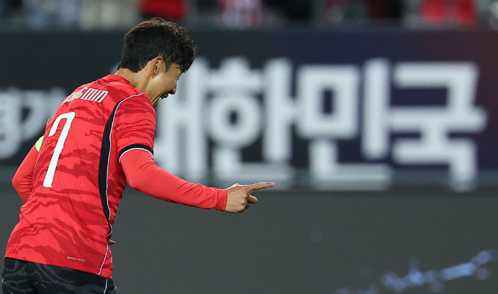 지난 6일 경기 용인시 용인미르스타디움에서 열린 축구 국가대표팀 평가전 대한민국과 우즈베키스탄의 경기. 한국 손흥민이 골을 넣고 기뻐하고 있다. 연합뉴스