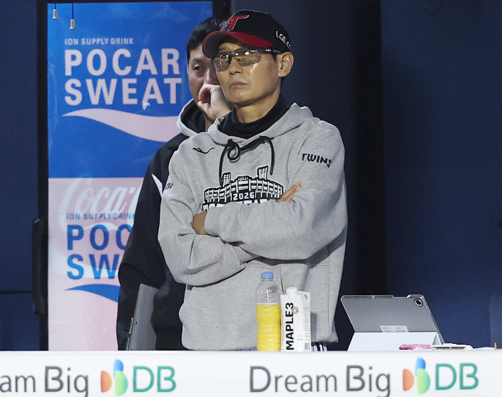 경기 지켜보는 염경엽 LG 감독. 연합뉴스