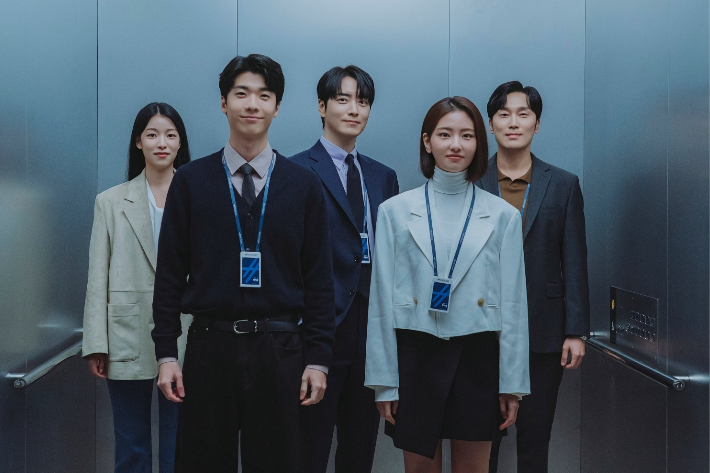 이준혁은 현봉식의 특별 출연에 대해 "감독님과 서로 얘기하다가 나오게 됐다"며 "누가 출연하느냐에 따라 제 연기도 확연히 달라지는데 봉식이가 많은 부분을 담당해 줘 감동이었다"고 밝혔다. 티빙 제공