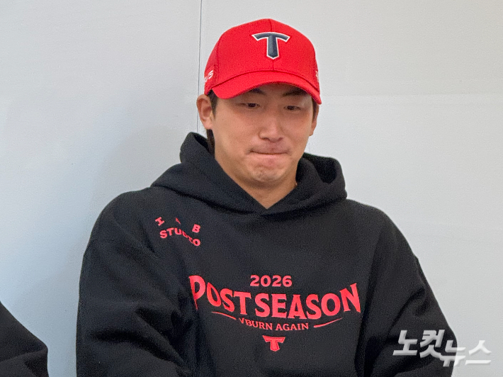 취재진과 인터뷰하는 나성범. 김조휘 기자