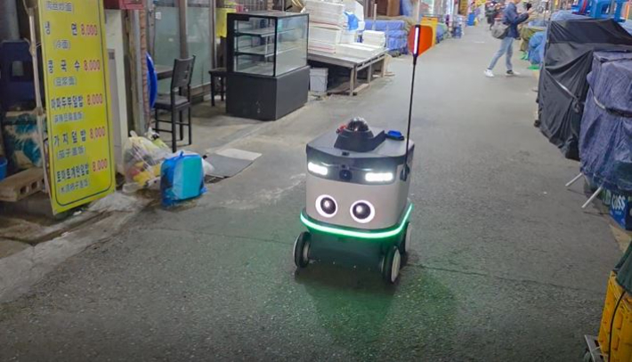  안양중앙시장에 투입될 순찰로봇의 모습. 안양시 제공