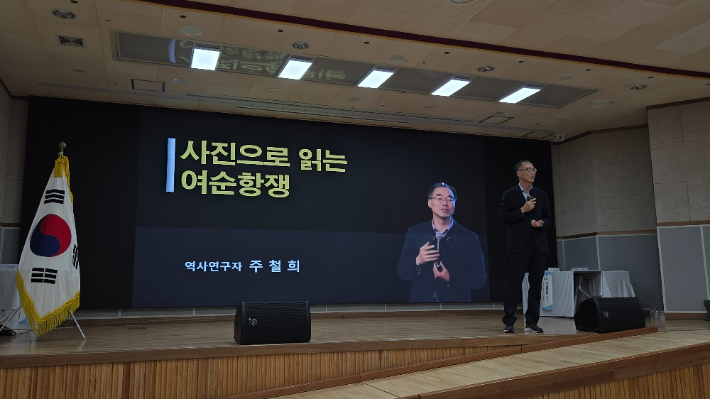 주철희 박사가 포럼에서 특강하고 있다. 통합특별시교육청 제공