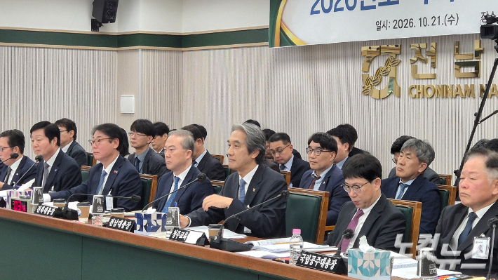 21일 전남대학교에서 열린 국정감사에서 이근배 총장이 답변하고 있다. 한아름 기자