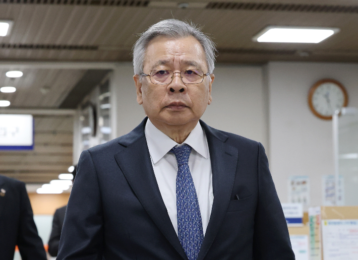 박영수 전 특별검사가 21일 서울 서초구 서울고법에서 열린 항소심 선고 공판에 출석하고 있다. 연합뉴스