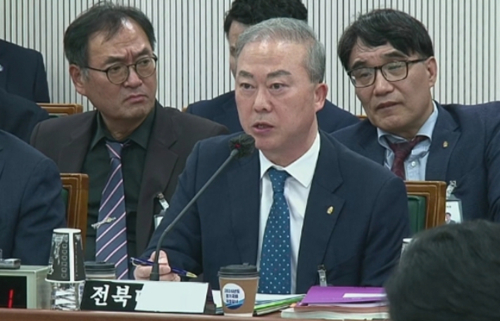2026년도 국회 교육위원회 국정감사서 답변하는 전북대 양오봉 총장. 국회 인터넷의사중계시스템 캡처