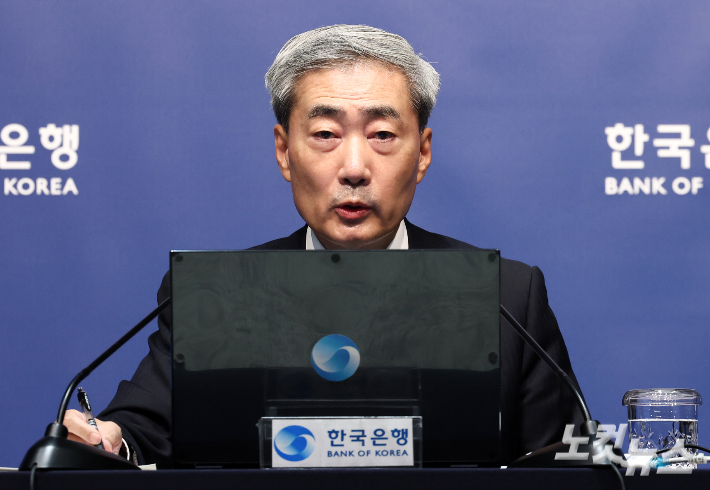 노컷뉴스 - 연 3% 매파적 동결…