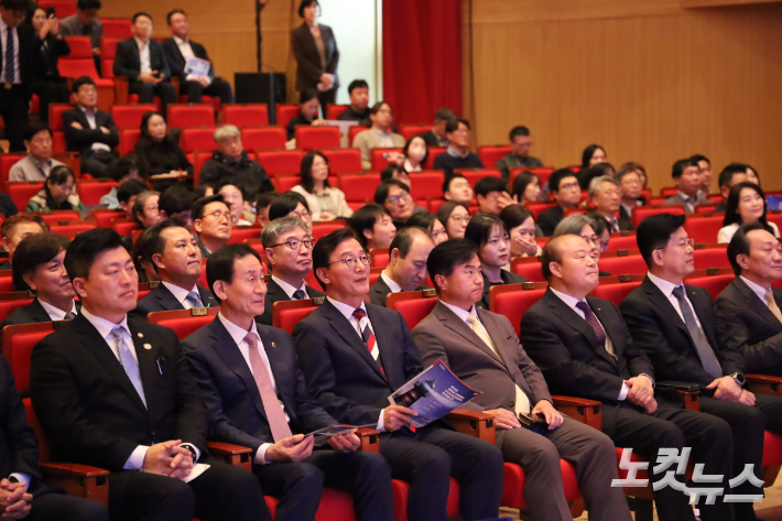 "북극항로 시대, 부산의 열쇠는 AI"...부산CBS 'AX Busan 2026+' 성료 - 뉴스 썸네일 이미지