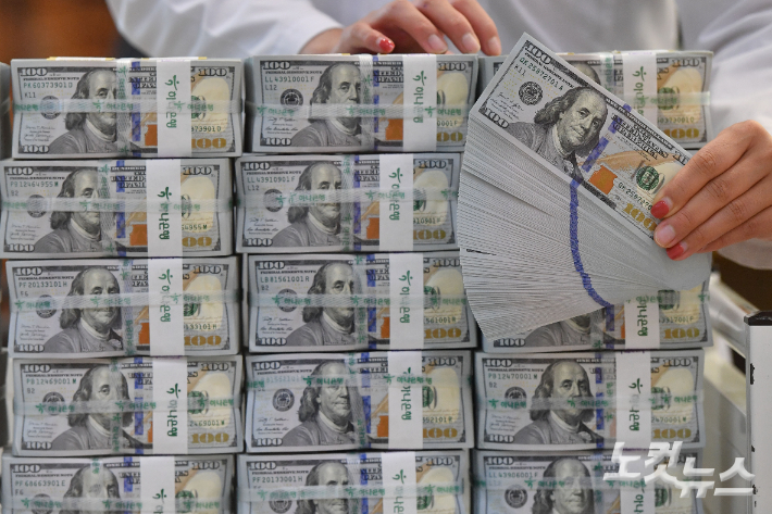 SK residents' foreign currency deposits hit record 0B last month