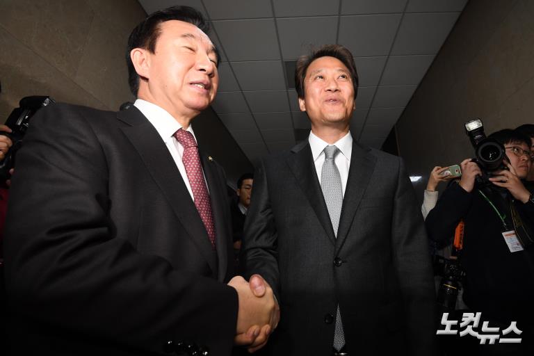 김성태 자유한국당 원내대표 만나기 위해 국회 찾아온 임종석 비서실장