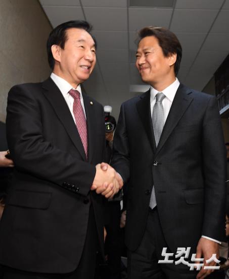 김성태 자유한국당 원내대표 만나기 위해 국회 찾아온 임종석 비서실장