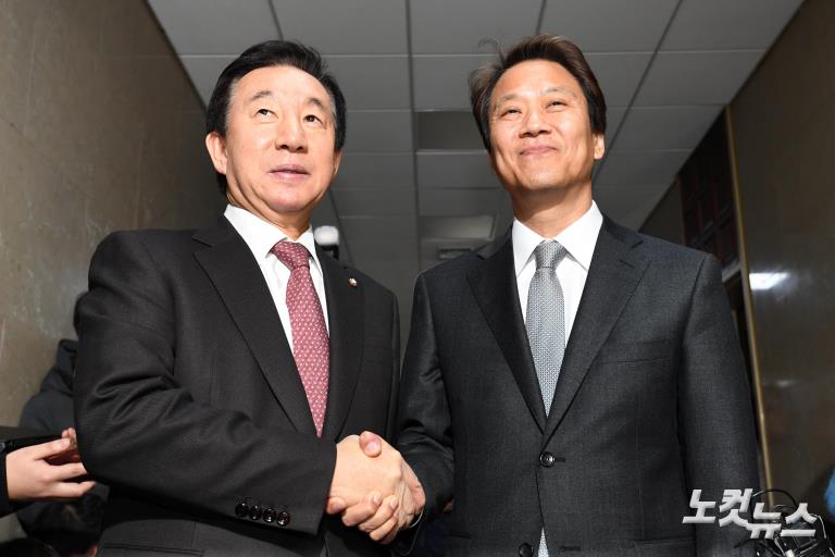 김성태 자유한국당 원내대표 만나기 위해 국회 찾아온 임종석 비서실장