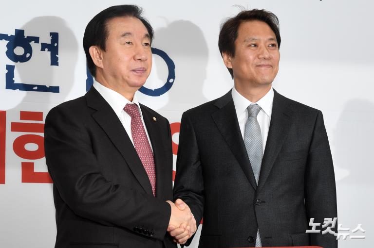 김성태 자유한국당 원내대표 만나기 위해 국회 찾아온 임종석 비서실장