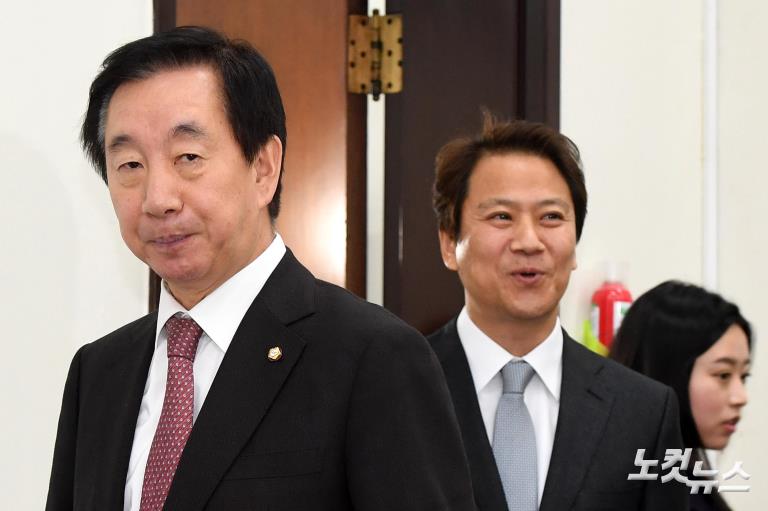 김성태 자유한국당 원내대표 만나기 위해 국회 찾아온 임종석 비서실장