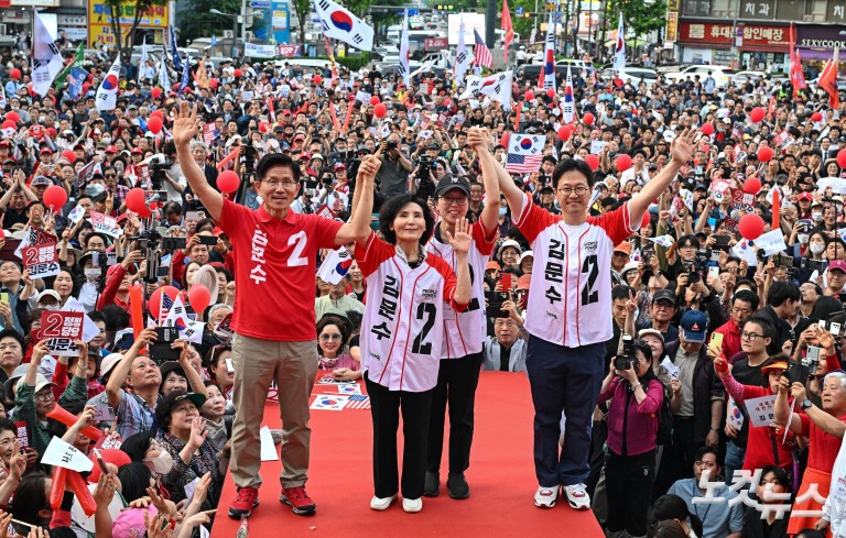 김문수, 가족과 부천 집중유세
