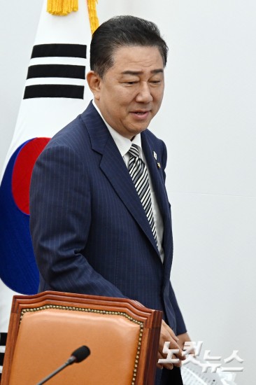민주당 김병기 당대표 직무대행 겸 원내대표, 원내대책회의 첫 주재