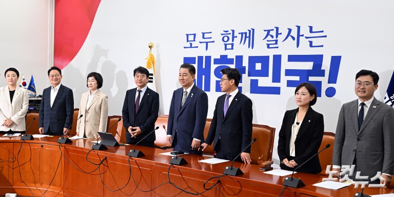 민주당 김병기 당대표 직무대행 겸 원내대표, 원내대책회의 첫 주재