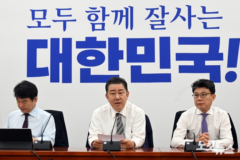 민주당 김병기 당대표 직무대행 겸 원내대표, 원내대책회의 첫 주재