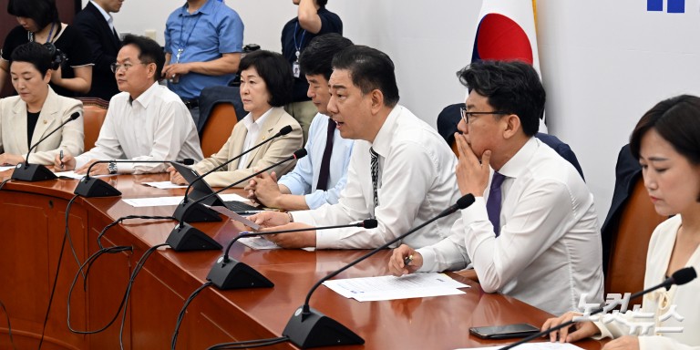 민주당 김병기 당대표 직무대행 겸 원내대표, 원내대책회의 첫 주재
